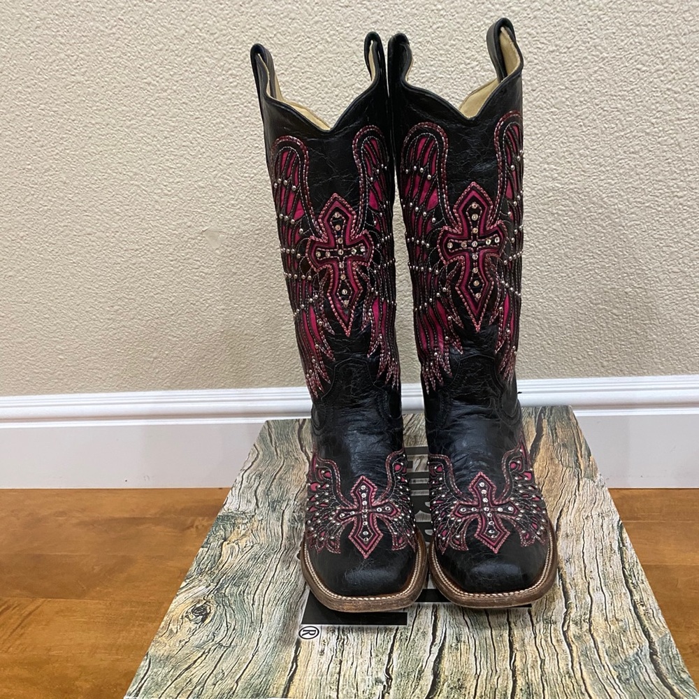 Repost - Corral boots